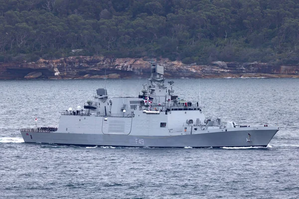 澳大利亚悉尼 2013年10月11日 Ins Sahyadri F49 Shivalik级隐形多功能护卫舰驶离悉尼港 — 图库照片