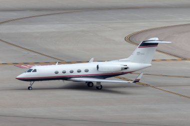 Las Vegas, Nevada, ABD - 8 Mayıs 2013: Gulfstream III lüks iş jeti N111HC McCarran Uluslararası Havaalanı Las Vegas.