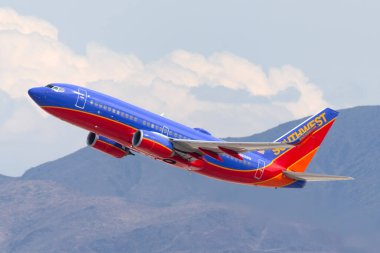 Las Vegas, Nevada, ABD - 8 Mayıs 2013: Southwest Airlines Boeing 737 uçağı Las Vegas 'taki McCarran Uluslararası Havaalanı' ndan havalanıyor..