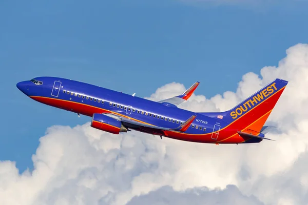 美国内华达州拉斯维加斯 2013年5月9日 西南航空波音737客机在从拉斯维加斯麦卡伦国际机场起飞5次之后 再度起云 — 图库照片