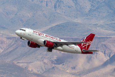 Las Vegas, Nevada, ABD - 8 Mayıs 2013: Virgin America Airlines Airbus A319 uçağı Las Vegas 'taki McCarran Uluslararası Havaalanından havalanır..