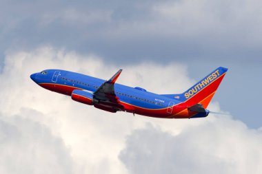 Las Vegas, Nevada, ABD - 8 Mayıs 2013: Southwest Airlines Boeing 737 uçağı Las Vegas 'taki McCarran Uluslararası Havaalanı' ndan havalanıyor..