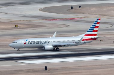 Las Vegas, Nevada, ABD - 8 Mayıs 2013: Amerikan Havayolları Boeing 737-800 uçakları Las Vegas McCarran Uluslararası Havalimanı pistinde.