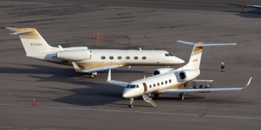 Las Vegas, Nevada, ABD - 5 Mayıs 2013: Gulfstream G-IV-X lüks iş jeti N723 MM McCarran Uluslararası Havaalanı Las Vegas.