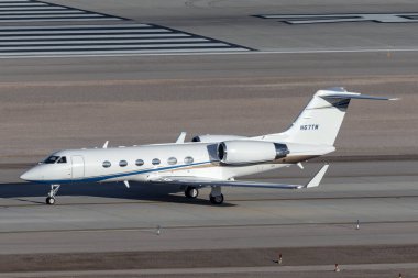 Las Vegas, Nevada, ABD - 7 Mayıs 2013: Gulfstream G-IV lüks iş jeti N67TM McCarran Uluslararası Havaalanı Las Vegas.