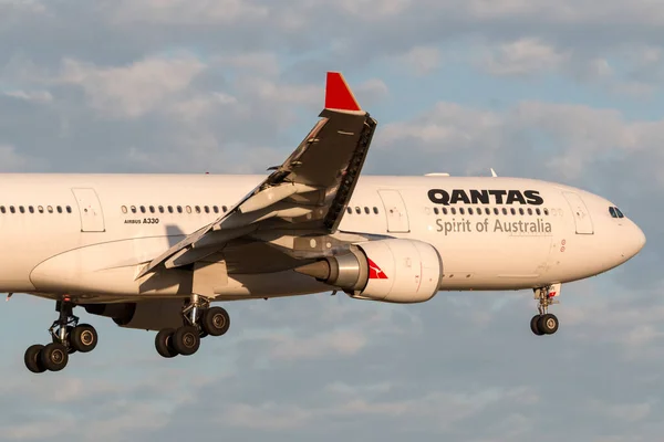 Melbourne Avustralya Kasım 2014 Qantas Airbus A330 303 Uçağı Qpi — Stok fotoğraf