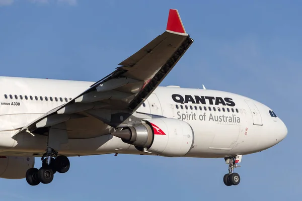Melbourne Avustralya Kasım 2014 Qantas Airbus A330 303 Sefer Sayılı — Stok fotoğraf