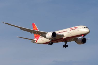 Melbourne, Avustralya - 8 Kasım 2014: Air India Boeing 787-8 Dreamliner VT-ANO Melbourne Uluslararası Havaalanı 'na iniş yapmak üzeredir..