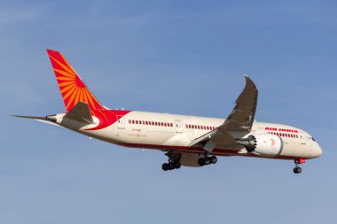 Melbourne, Avustralya - 8 Kasım 2014: Air India Boeing 787-8 Dreamliner VT-ANO Melbourne Uluslararası Havaalanı 'na iniş yapmak üzeredir..