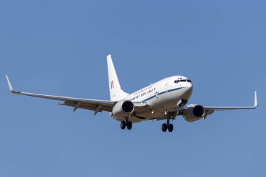 Melbourne, Avustralya - 8 Kasım 2014: Kraliyet Avustralya Hava Kuvvetleri (RAAF) Boeing 737-7DF VIP uçağı 34 filosundan A36-002 Melbourne Uluslararası Havalimanı 'na iniş yapmak üzeredir..