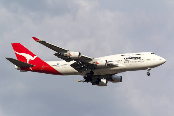 Melbourne, Australia - September 28, 2011: Qantas Boeing 747-438 / ER VH-OEH on approach to land at Melbourne International Airport
.