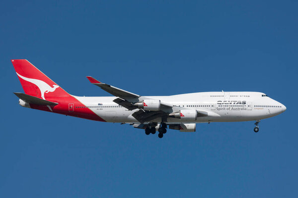 Melbourne, Australia - September 28, 2011: Qantas Boeing 747-438 / ER VH-OEH on approach to land at Melbourne International Airport
.