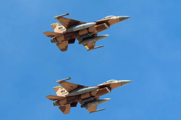 Nellis Hava Kuvvetleri Üssü, Nevada, ABD - 7 Mayıs 2013: Birleşik Devletler Hava Kuvvetleri (USAF) General Dynamics F-16C (84-0220) 'den 64..