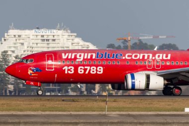Sydney, Avustralya - 7 Ekim 2013: Virgin Blue Airlines Boeing 737 uçağı Sydney Havaalanına indi.