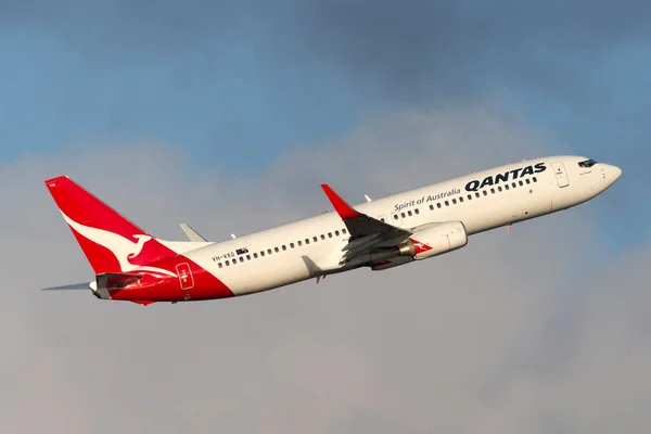 Sydney Austrália Outubro 2013 Qantas Boeing 737 Avião Comercial Decolando — Fotografia de Stock