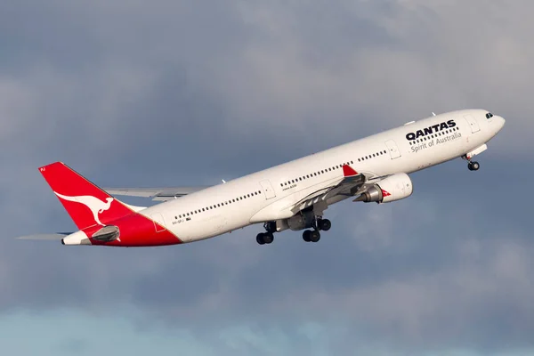 Сідней Австралія Жовтня 2013 Великий Пасажирський Авіалайнер Qantas Airbus A330 — стокове фото