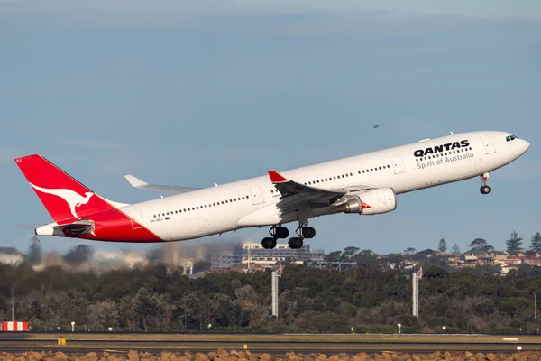 Sydney Avustralya Ekim 2013 Qantas Airbus A330 Büyük Yolcu Uçağı — Stok fotoğraf