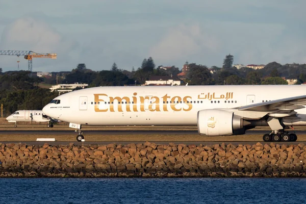 Sydney Austrália Outubro 2013 Aviões Emirates Boeing 777 Asfalto Após — Fotografia de Stock