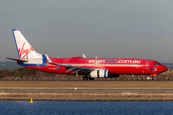 澳大利亚悉尼 2013年10月9日 维珍蓝色航空公司波音737客机在悉尼机场降落 — 图库照片
