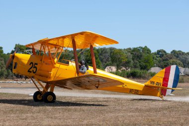 Tyabb, Avustralya - 9 Mart 2014: De Havilland DH-82A Tigermoth klasik çift kanatlı VH-AYI.
