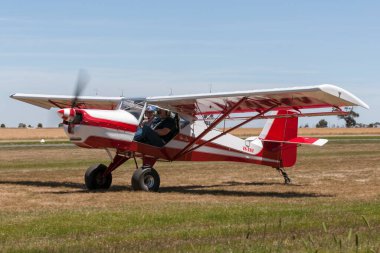 Lethbridge, Avustralya - 23 Kasım 2014: Cielo Lobo (VH-XWV) tek motorlu, modifiye edilmiş Skyfox hafif uçağıdır..