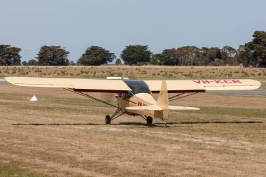 Lethbridge, Avustralya - 23 Kasım 2014: Vintage 1956 Auster J1N tek motorlu hafif uçak VH-KCR.