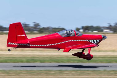 Lethbridge, Avustralya - 23 Kasım 2014: Kit Built Vans RV-7 tek motorlu hafif uçak VH-WRV.
