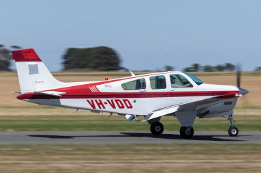 Lethbridge, Avustralya - 23 Kasım 2014: Beech Bonanza F333A tek motorlu hafif uçak VH-VDD.