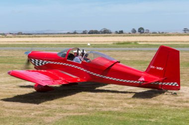 Lethbridge, Avustralya - 23 Kasım 2014: Kit Built Vans RV-7 tek motorlu hafif uçak VH-WRV.