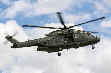 RAF Waddington, Hughnshire, İngiltere - 5 Temmuz 2014: Kraliyet Hava Kuvvetleri (RAF) AgustaWestland Merlin HC3 (EH-101) ZK001 orta kaldırma aracı helikopter. 