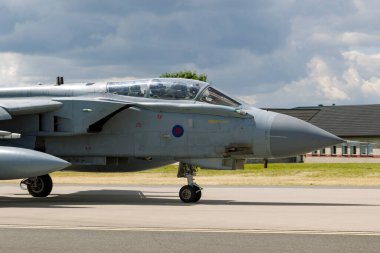 RAF Waddington, the UK - 7 Temmuz 2014: Kraliyet Hava Kuvvetleri (RAF) Panavia Tornado GR4 ZA606 XV (R) Filosu.