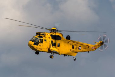 RAF Waddington, Hughnshire, İngiltere - 5 Temmuz 2014: Kraliyet Hava Kuvvetleri Westland Kralı HAR3 arama kurtarma helikopteri XZ595 RAF Valley üssünden. 