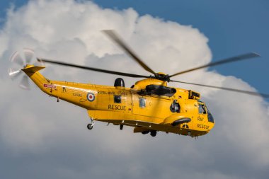 RAF Waddington, Hughnshire, İngiltere - 5 Temmuz 2014: Kraliyet Hava Kuvvetleri Westland Kralı HAR3 arama kurtarma helikopteri XZ595 RAF Valley üssünden. 