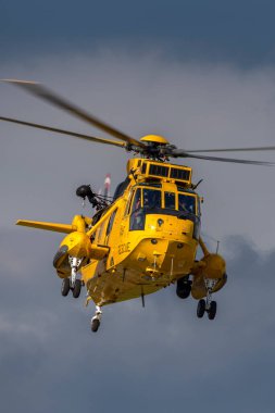 RAF Waddington, Hughnshire, İngiltere - 5 Temmuz 2014: Kraliyet Hava Kuvvetleri Westland Kralı HAR3 arama kurtarma helikopteri XZ595 RAF Valley üssünden. 