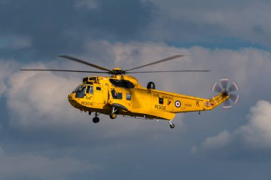 RAF Waddington, Hughnshire, İngiltere - 5 Temmuz 2014: Kraliyet Hava Kuvvetleri Westland Kralı HAR3 arama kurtarma helikopteri XZ595 RAF Valley üssünden. 