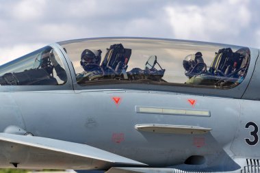 RAF Waddington, Hughnshire, İngiltere - 7 Temmuz 2014: Alman Hava Kuvvetleri (Luftwaffe) Eurofighter EF-2000 Typhoon savaş uçağı.