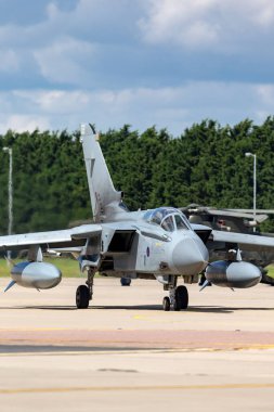 RAF Waddington, the UK - 7 Temmuz 2014: Kraliyet Hava Kuvvetleri (RAF) Panavia Tornado GR4 ZA606 XV (R) Filosu.