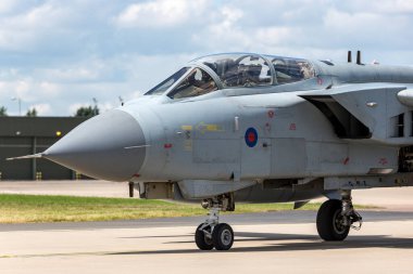 RAF Waddington, the UK - 7 Temmuz 2014: Kraliyet Hava Kuvvetleri (RAF) Panavia Tornado GR4 ZA606 XV (R) Filosu.