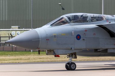 RAF Waddington, the UK - 7 Temmuz 2014: Kraliyet Hava Kuvvetleri (RAF) Panavia Tornado GR4 ZA606 XV (R) Filosu.