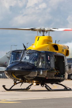 RAF Waddington, the UK - 7 Temmuz 2014: Kraliyet Hava Kuvvetleri Bell 412EP Griffin HT.1 Helikopter ZJ235 RAF istasyonu Waddington. 