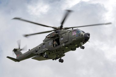 RAF Waddington, Hughnshire, İngiltere - 5 Temmuz 2014: Kraliyet Hava Kuvvetleri (RAF) AgustaWestland Merlin HC3 (EH-101) ZK001 orta kaldırma aracı helikopter. 