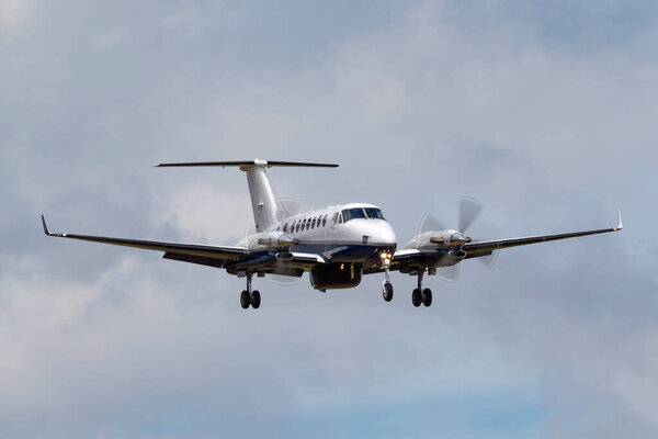 RAF Waddington, Линкольншир, Великобритания - 5 июля 2014 года: Beechcraft King Air 350CER (Avenger T1) ZZ502 от 750 военно-морской авиационной эскадрильи, базирующейся на Королевской военно-морской авиабазе (RNAS) Culdrose в Корнуолле
.