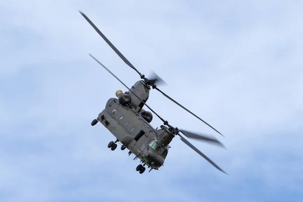 英国皇家空军沃丁顿 2014年7月5日 英国皇家空军波音Chinook 2双引擎重型军用直升机Zh777 — 图库照片