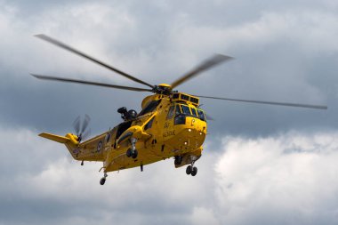 RAF Waddington, Hughnshire, İngiltere - 5 Temmuz 2014: Kraliyet Hava Kuvvetleri Westland Kralı HAR3 arama kurtarma helikopteri XZ595 RAF Valley üssünden. 