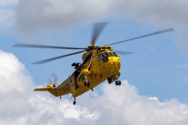 RAF Waddington, Hughnshire, İngiltere - 5 Temmuz 2014: Kraliyet Hava Kuvvetleri Westland Kralı HAR3 arama kurtarma helikopteri XZ595 RAF Valley üssünden. 