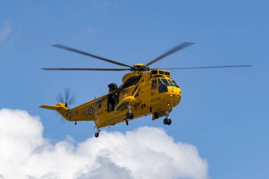 RAF Waddington, Hughnshire, İngiltere - 5 Temmuz 2014: Kraliyet Hava Kuvvetleri Westland Kralı HAR3 arama kurtarma helikopteri XZ595 RAF Valley üssünden. 