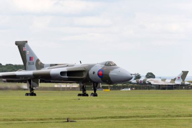 RAF Waddington, Hughnshire, İngiltere - 6 Temmuz 2014: Eski Kraliyet Hava Kuvvetleri (RAF) Avro Vulcan B.2 bombardıman uçağı XH558 Vulcan tarafından 2014 RAF Waddington Hava Gösterisinde Gökyüzü Vakfı 'na yönlendirildi.