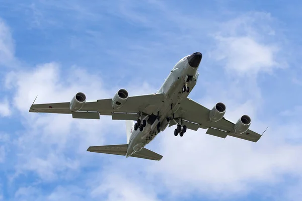 RAF Waddington, Hughnshire, İngiltere - 5 Temmuz 2014: Kraliyet Hava Kuvvetleri (RAF) Boeing RC-135W Hava Arayıcı (Rivet Joint) RAF Waddington 'da keşif uçağı ZZ664.