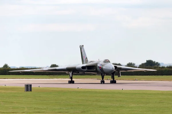 英国皇家空军瓦丁顿 Raf Waddington 2014年7月6日 前英国皇家空军 Raf Avro Vulcan 2轰炸机Xh558 由Vulcan — 图库照片