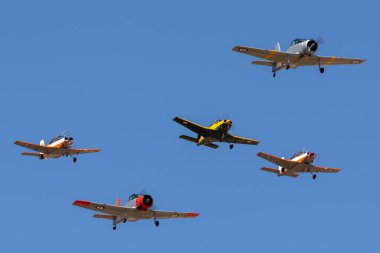 Temora, Avustralya - 2 Kasım 2013: Commonwealth Aircraft Corporation CA-25 Winjeel eski Avustralya Kraliyet Hava Kuvvetleri eğitim uçakları.